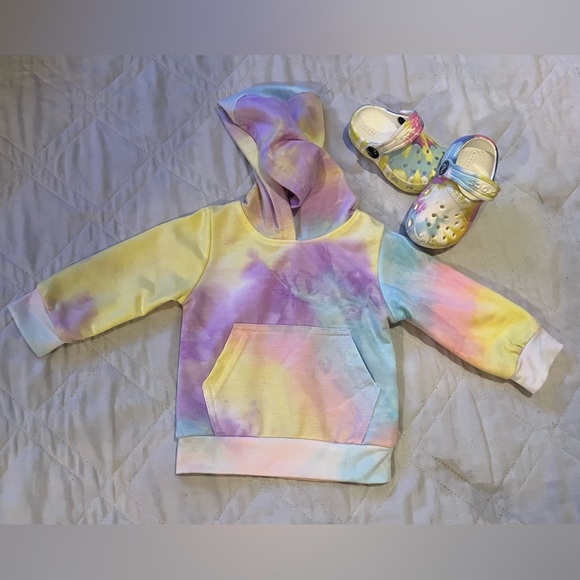 Baby Girl Tie-dye Bundle Includes
Hoodie NWOT size 80…. 12 months 
Crocs size 4C - Picture 3 of 10